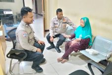 Penuh dramatis Pamapta dan Bhabinkamtibmas Polres Priok Layani Lansia Pikun