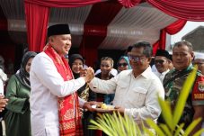 Tri Adhianto resmikan ruang terbuka hijau di Aren Jaya