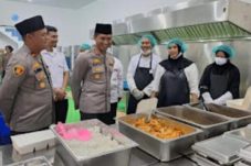 Polres Metro Bekasi kota uji coba makanan bergizi gratis