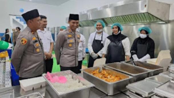 Polres Metro Bekasi kota uji coba makanan bergizi gratis