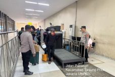 Sebelum perjalanan, Penumpang KM Nggapulu di beri himbauan kamtibmas