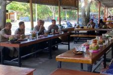 Kapolres Kepulauan Seribu Gelar Jumat Curhat di Pulau Harapan Ajak Warga Kamtibmas dan Tolak Judi Online