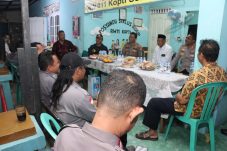 Kapolres Metro Jakarta Barat Sambangi Pos Satkamling RW 11 Semanan, Serap Aspirasi Warga