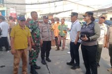 Dalam rangka menjaga lingkungan sehat Kelurahan Tugu Utara bersama tim gabungan melaksanakan Jumat Bersih