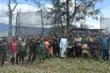 Doa Bersama ‎Satgas Yonif 712/Wiratama Bersama Masyarakat Soanggama Papua