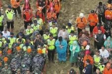 Wakil Bupati pimpin doa serta tabur bunga untuk korban tanah longsor Situkung Pandan arum
