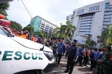 Apel Siapa Bencana dan Pengecekan Sapras dan penyerahan tenda kerucut oleh Walikota Jakut