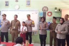 Polri distribusi makanan bergizi gratis untuk SDN Jaya VII