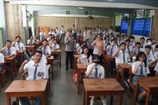 Kapolsek Taman Sari Beri Edukasi Kamtibmas dan Motivasi untuk Pelajar SMK Strada 2