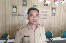 Menyoroti banyaknya galian kabel optik Lurah Bojong Menteng sebut belum ada kata permisi.