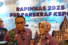 Jumhur Hidayat ” para pekerja seni punya hak yang sama dalam segi perlindungan dan upah yang sesuai