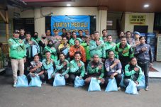 Puluhan Ojol Terima Bantuan Sembako di Kegiatan Jumat Peduli Polres Metro Tangerang Kota