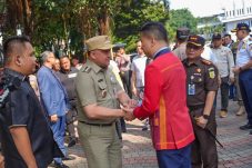 Pastikan Ibadah Natal lancar dan damai , Hendra Hidayat silaturahmi ke Mawar Saron
