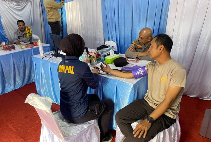 Jaga Kesiapan Personel, Pemeriksaan Kesehatan Digelar di Pospam Nataru Polsek Tambora