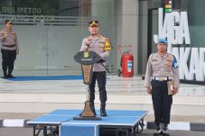 Sepuluh Personel Terima Penghargaan pada Apel Jam Pimpinan Polres Metro Tangerang Kota