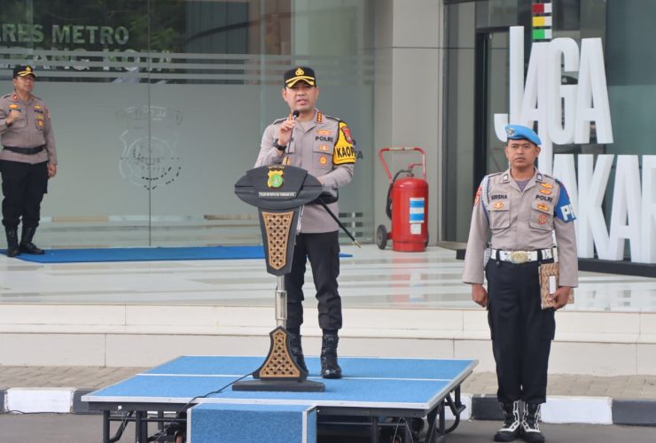 Sepuluh Personel Terima Penghargaan pada Apel Jam Pimpinan Polres Metro Tangerang Kota