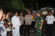 Pastikan Natal Aman dan Khidmat, Kapolres Metro Jakbar Laksanakan Asistensi Pengamanan di Gereja