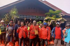 Warga di Kelurahan Sriwini jadi target sosialisasi sembako DPC BMP RI Kabupaten Intan Jaya