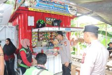 Lewat Program Jaga Jakarta, Kapolres Metro Tangerang Kota Berbagi Sembako kepada Pengemudi Ojol