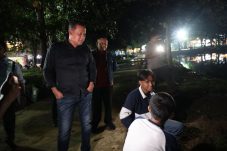 Gelap dan rawan kriminalisasi,  Tri Adhianto pantau Danau Duta Harapan