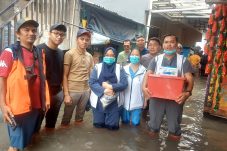 Warga RW 03 Pegangsaan Dua Mengungsi, Lurah Pastikan Kebutuhan Dasar Terus Dipenuhi