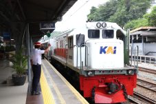 Imbas Cuaca Buruk, KAI Hentikan Sementara 16 Perjalanan Kereta Api
