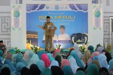 Hadirkan Ribuan Jemaah, Wali Kota Tangsel Jadikan Peringatan Isra Mikraj Momentum Perubahan Perilaku Kelola Sampah