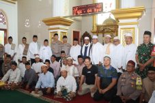Sambangi Masjid At-Taqwa, Kapolres Tangerang Kota Ingatkan Warga Waspada Hoaks dan Tawuran