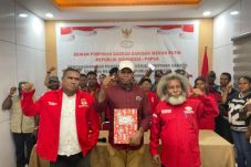 Resmi dikukuhkan, DPC BMP RI Mimika Targetkan Penguatan Legalitas di Kesbangpol