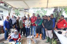 Banjir Tak Menghentikan Solidaritas: Wali Kota Bekasi dan TP PKK Hadir di Tengah Musibah
