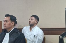 Momen Ammar Zoni di Ruang Sidang: Berdzikir Saat Dengarkan Kesaksian Saksi