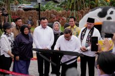 Gubernur DKI Jakarta Resmikan Taman Roci di Cilincing, memperluas RTH yang bermanfaat bagi masyarakat.