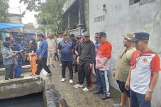 Lurah RBU Koja “GEREBEK KALI BETIK” Bersama Warga dan Ka satpel Kecamatan Koja