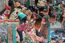 Sinergi TNI dan Warga Ciptakan Pasar Serpong Bersih dan Sehat