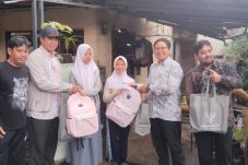Dapat Bantuan Sekolah, Siswa SMP dan SMA di Rawa Badak Utara Kompak Ucapkan Terima Kasih