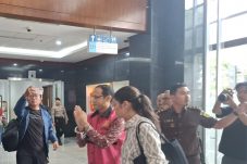 Hakim Pertanyakan Keberadaan Jurist Tan dalam Sidang Nadiem