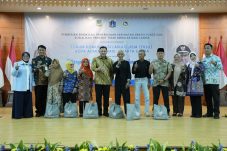Menyambut Datangnya Bulan Suci Ramadhan Pemkot Jakut dan FKLU salurkan 450 Bingkisan untuk Lansia