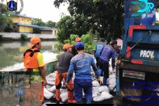 Sudin SDA dan PPSU Melaksanakan Kerja Bakti Pengurasan di PHB Betik Kecamatan Koja