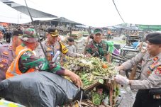Wujudkan Indonesia Asri, 504 Personel Gabungan TNI-Polri dan Pemkot Tangerang Serbu Sampah di Pasar Babakan