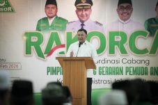 Wali Kota Jakut Membuka Rakorcap Pemuda Ansor, Serahkan Bibit Pohon