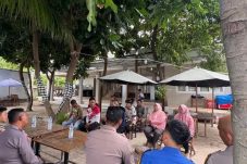 Kapolres Kepulauan Seribu Gelar Jumat Curhat di Pulau Sabira, Ajak Warga Perkuat