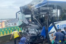 Dua Bus Transjakarta Tabrakan di Koridor 13 Arah Cipulir, Penumpang Dievakuasi dan Luka Ringan Ditangani Cepat