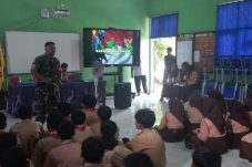 Tanamkan Nasionalisme Sejak Dini, Satgas TMMD ke-127 Kodim 0617/Majalengka Beri Wawasan Kebangsaan untuk Pelajar