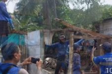 Pembongkaran Bangli di Kali Cakung Lama terus dilakukan Sudin Sda Jakut