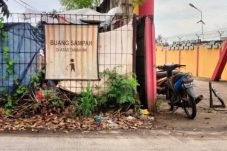 Pengelola Menghilang, Pekerja Pembuangan Sampah Ilegal di Sepatan Timur Mengaku Ditipu