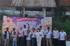 Gelar Aksi Sosial di Jelupang, Yayasan Peduli Insan Bangsa Bagikan Ratusan Takjil untuk Pengguna Jalan