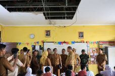 Wali Kota Bekasi Tinjau SDN 7 Teluk Pucung, Perintahkan Perbaikan Cepat