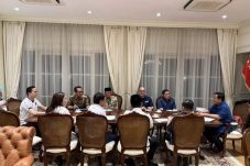 Blusukan ke Senen, Presiden Prabowo Perintahkan Pembangunan Hunian Layak bagi Warga Bantaran Rel
