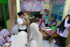 Lurah Untung Jawa tekankan pemeriksaan balita rutin guna mencetak generasi sehat dan cerdas