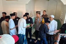 Aksi Sosial di Polsek Curug: Wartawan dan Polisi Kompak Berbagi Kebahagiaan